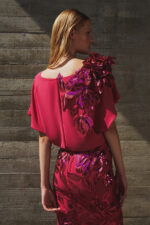 Abito corto maestri haute couture fucsia sopra morbido gonna paillette tubino - immagine 2