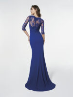 Abito in blu chiaro st patrick a sirena con corpetto in pizzo e manica a tre quarti con gioiello cinta - immagine 2