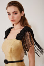 Abito due pezzi maestri haute couture corpetto dorato con spalle gioiello e gonnellone nero - immagine 3