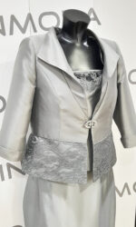 Abito sartoriale mamma sposa argento lucien mosco con riporto in pizzo gonna canotta e giacca - immagine 2