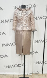 Abito sartoriale color oro con pizzo paillettato giacca gonna al ginocchio e canotta mamma sposo elegante - immagine 3