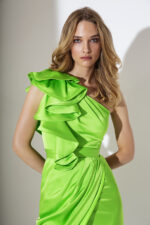 Abito corto verde lime Allure evening gonna spacco centrale a portafoglio mono spalla con rouge - immagine 3