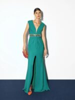 Abito a sirena verde Pronovias The Party Edit con spalline scollo a V cintura in cristalli e coralli con spacco sul davanti