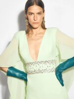 Abito verde The Party Edit Pronovias scollo a V con mantellina sino ai piedi maniche a tre quarti taglio a sirena - immagine 3