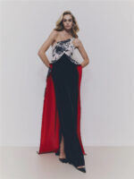 Pronovias The Party Collection nero rosso e parti a fiori disegnati neri sul beige mono spalla sovra gonna a pannello donna elegante
