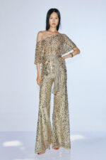 Pantalone e blusa Twins Fantasy in colore verde e oro completo a rete paillettato blusa con effetto di collo largo a mono spalla e cintura, pantalone largo