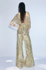 Pantalone e blusa Twins Fantasy in colore verde e oro completo a rete paillettato blusa con effetto di collo largo a mono spalla e cintura, pantalone largo - immagine 3