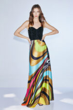 Completo Twins Fantasy top nero e gonna fantasia disegno sul nero e oro molto larga effetto morbido e top con spalline sottili e decorati cristalli