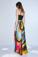 Completo Twins Fantasy top nero e gonna fantasia disegno sul nero e oro molto larga effetto morbido e top con spalline sottili e decorati cristalli - immagine 2