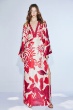 Abito beige e rosso Twins Fantasy effetto caftano con maniche larghe a campana lungo e morbido con scollo a V profondo decorato con pietre rosse