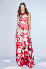 Abito Twins Fantasy beige fantasia sul rosso morbido semi aderente con allaccio dietro la schiena a X schiena scoperta effetto collana al collo con cristalli