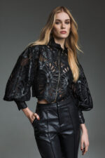 Giacca Twins Fantasy nero di pizzo con chiusura zip e riporti in ecopelle manica lunga - immagine 2